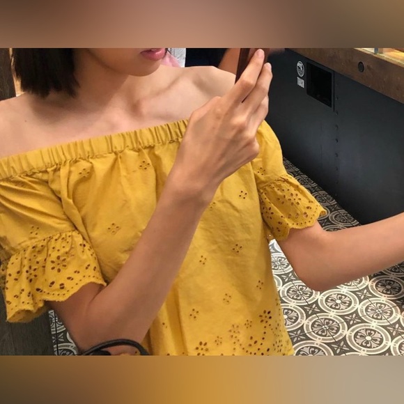 Madewell 💛 off the shoulder top - Picture 3 of 3